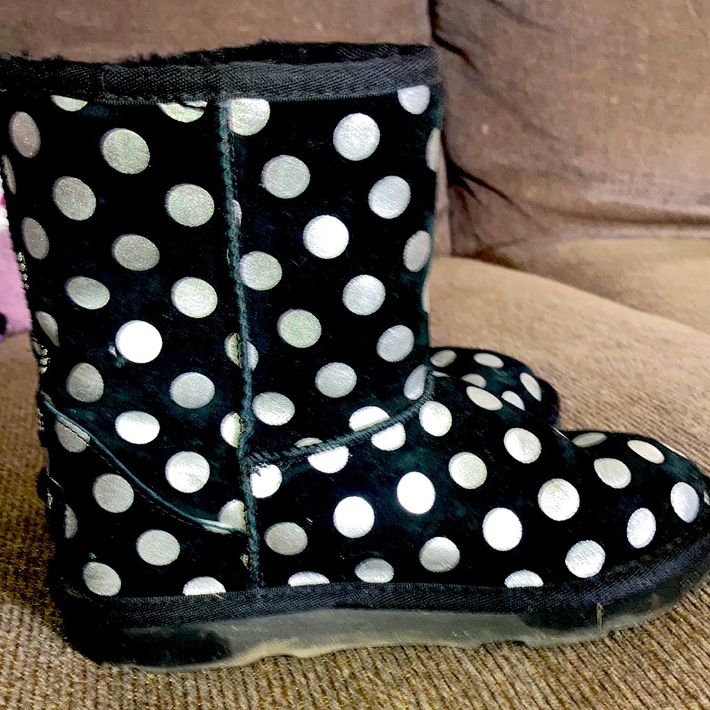 Girl’s Ugg boots